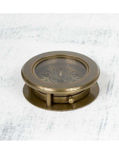 Boussole avec loupe antique.