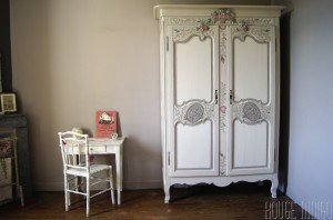 armoire shabby chic