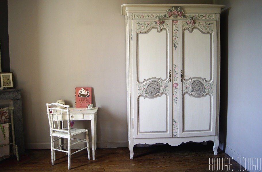 armoire shabby chic